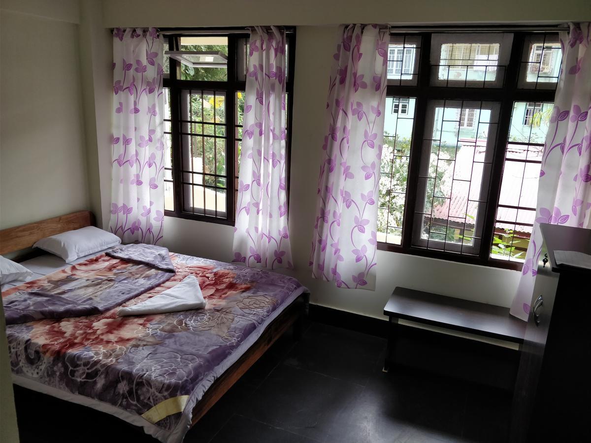 Hotel Pine Leaf Gangtok Buitenkant foto