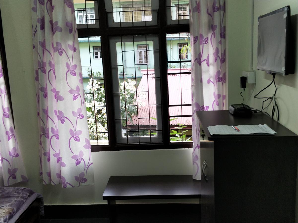 Hotel Pine Leaf Gangtok Buitenkant foto
