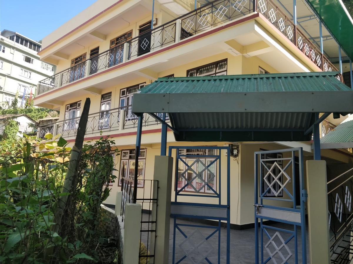 Hotel Pine Leaf Gangtok Buitenkant foto