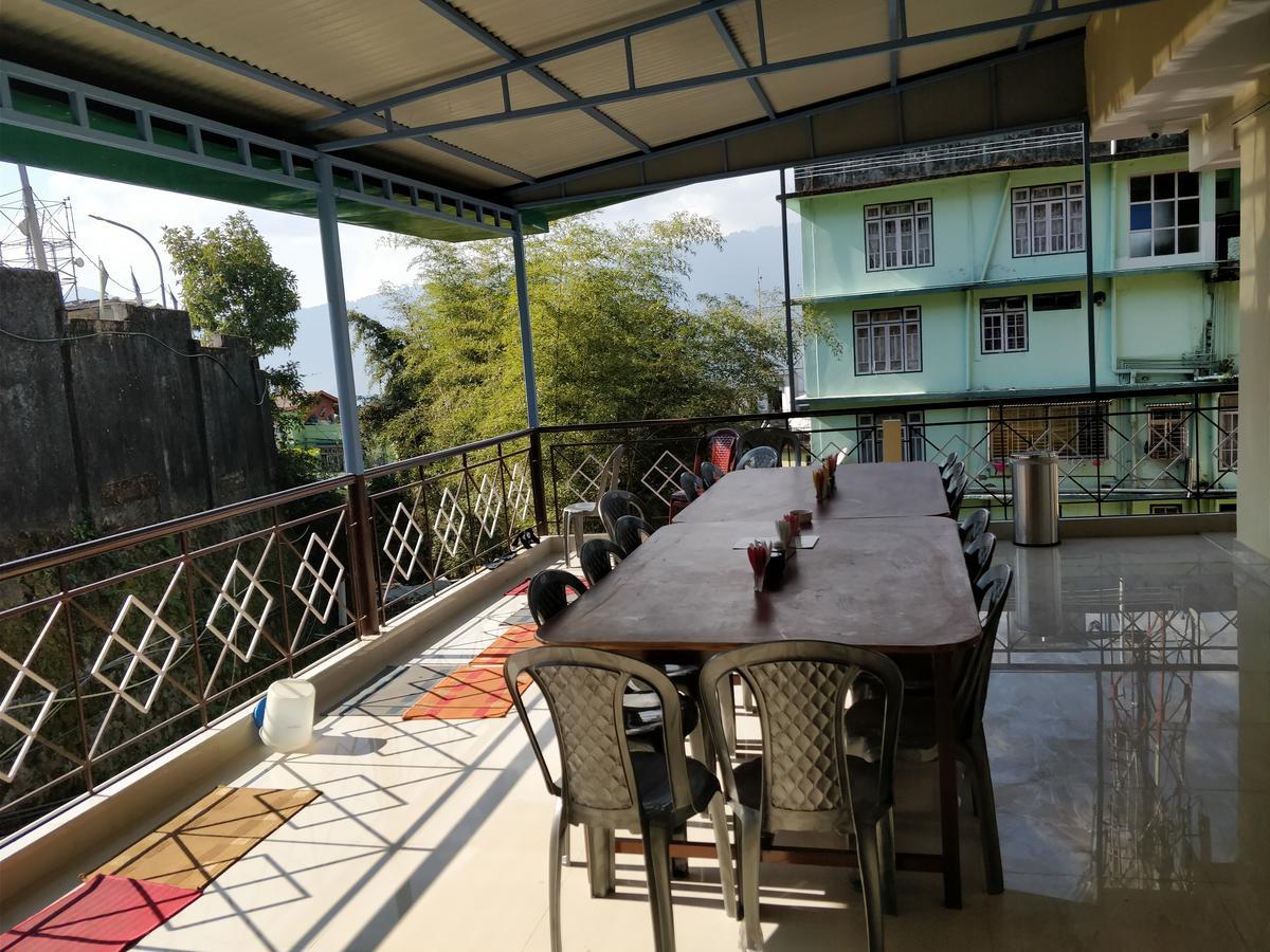 Hotel Pine Leaf Gangtok Buitenkant foto
